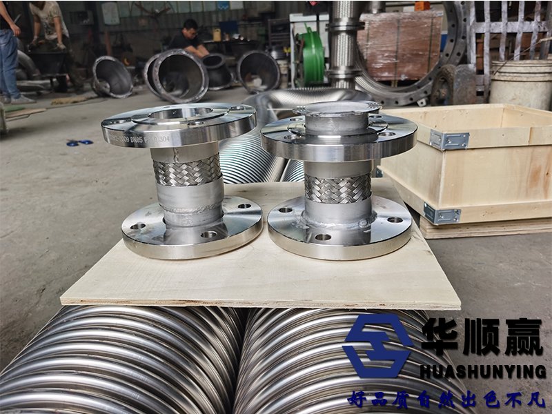 不（bú）鏽鋼金屬軟連接車間